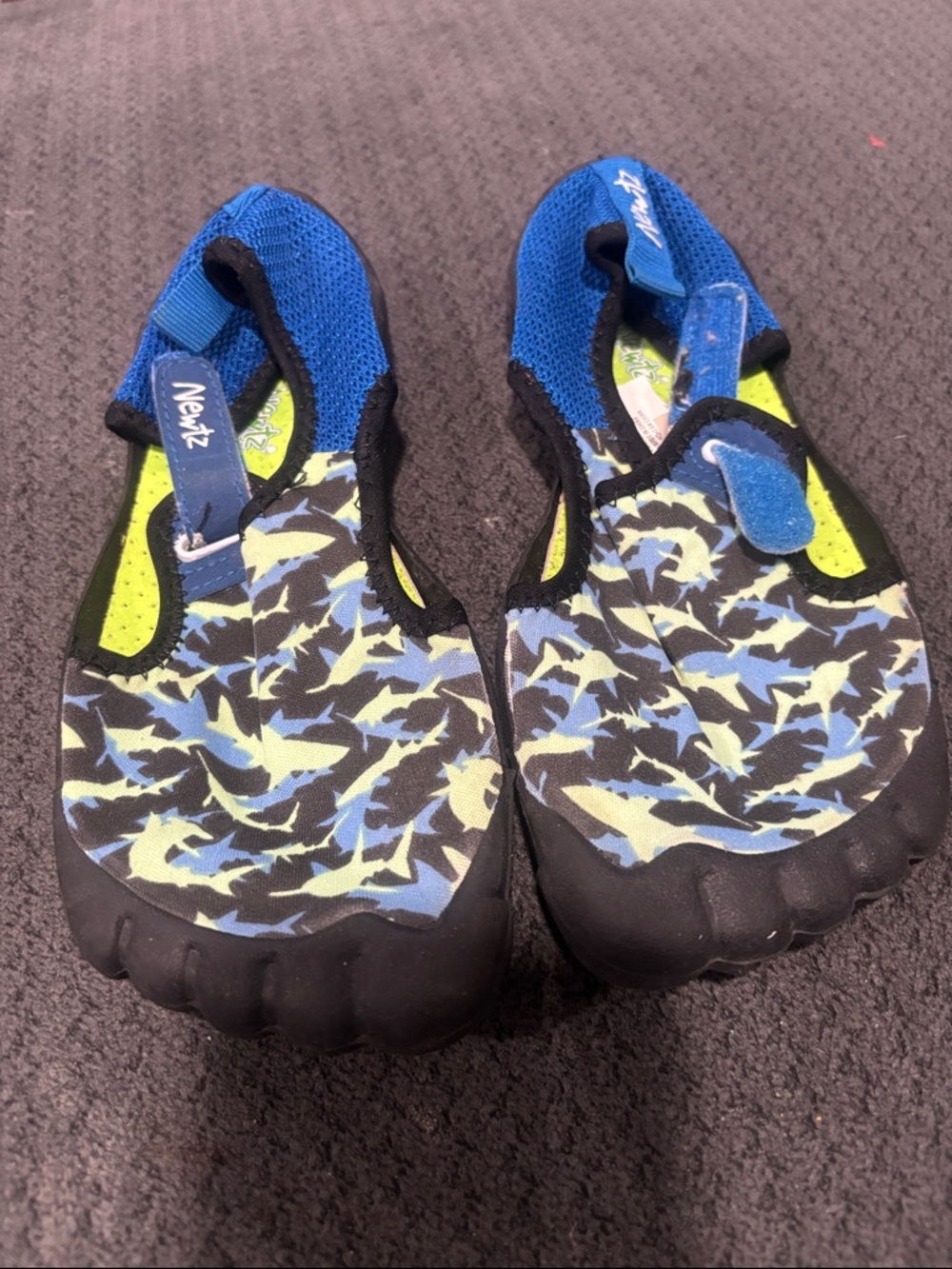 ⭐️ 2/$10 - Newtz sandals